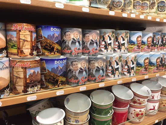 Kastelruther Spatzenladen & Museum